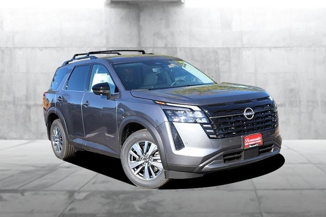 Nissan Pathfinder Vehicle Image 02