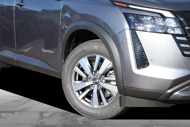 Nissan Pathfinder Vehicle Image 03