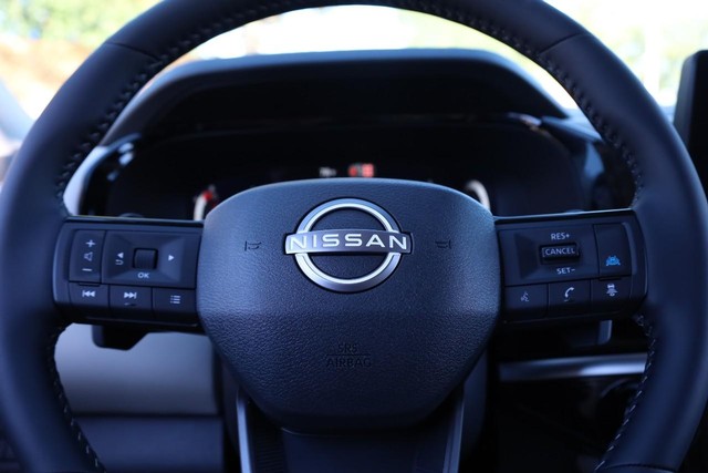 Nissan Pathfinder Vehicle Image 09