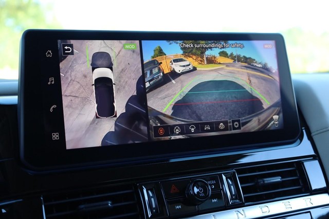Nissan Pathfinder Vehicle Image 12