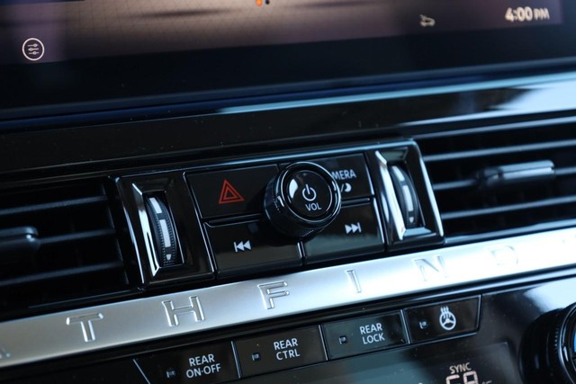 Nissan Pathfinder Vehicle Image 13