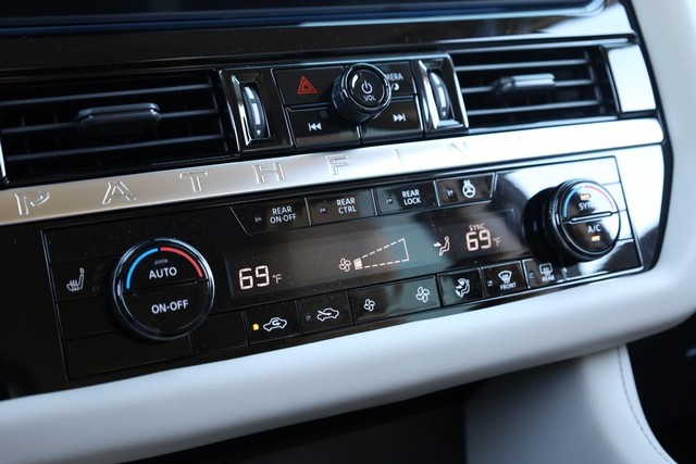 Nissan Pathfinder Vehicle Image 14