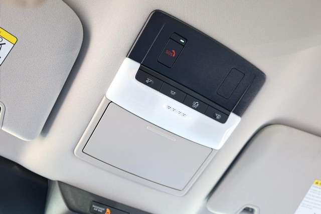 Nissan Pathfinder Vehicle Image 17