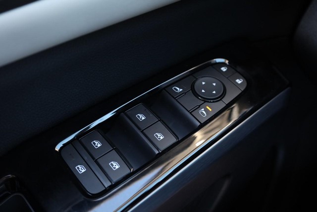 Nissan Pathfinder Vehicle Image 18