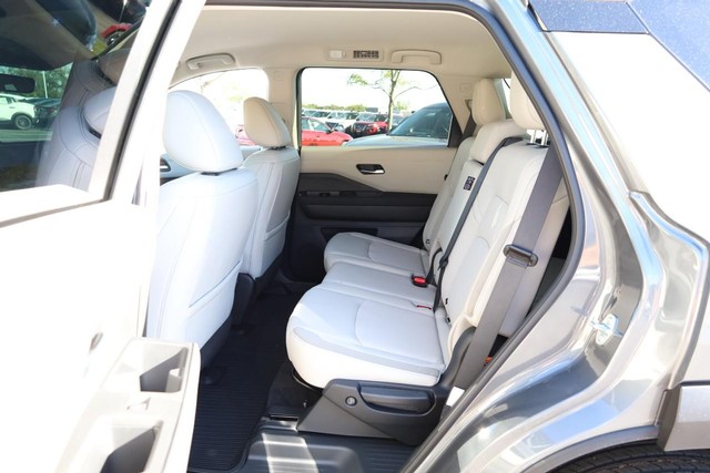 Nissan Pathfinder Vehicle Image 21