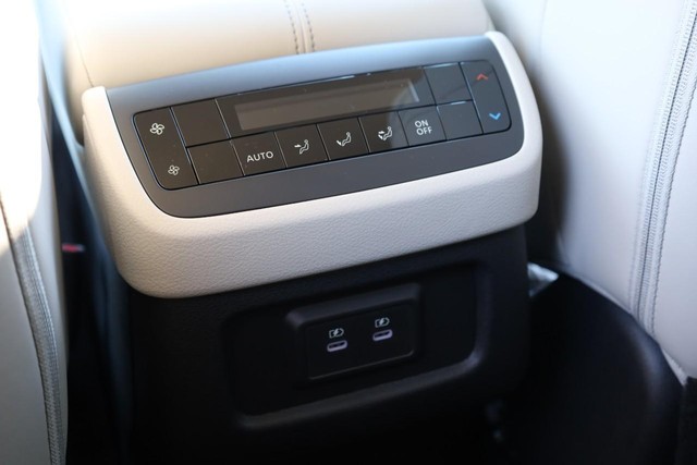 Nissan Pathfinder Vehicle Image 22