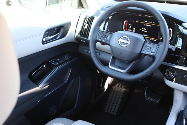 Nissan Pathfinder Vehicle Image 24