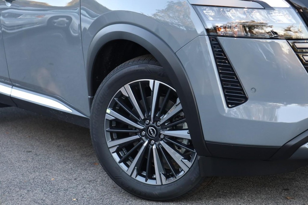 Nissan Pathfinder Vehicle Image 03