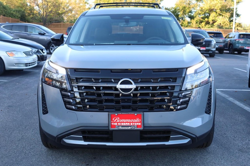 Nissan Pathfinder Vehicle Image 04