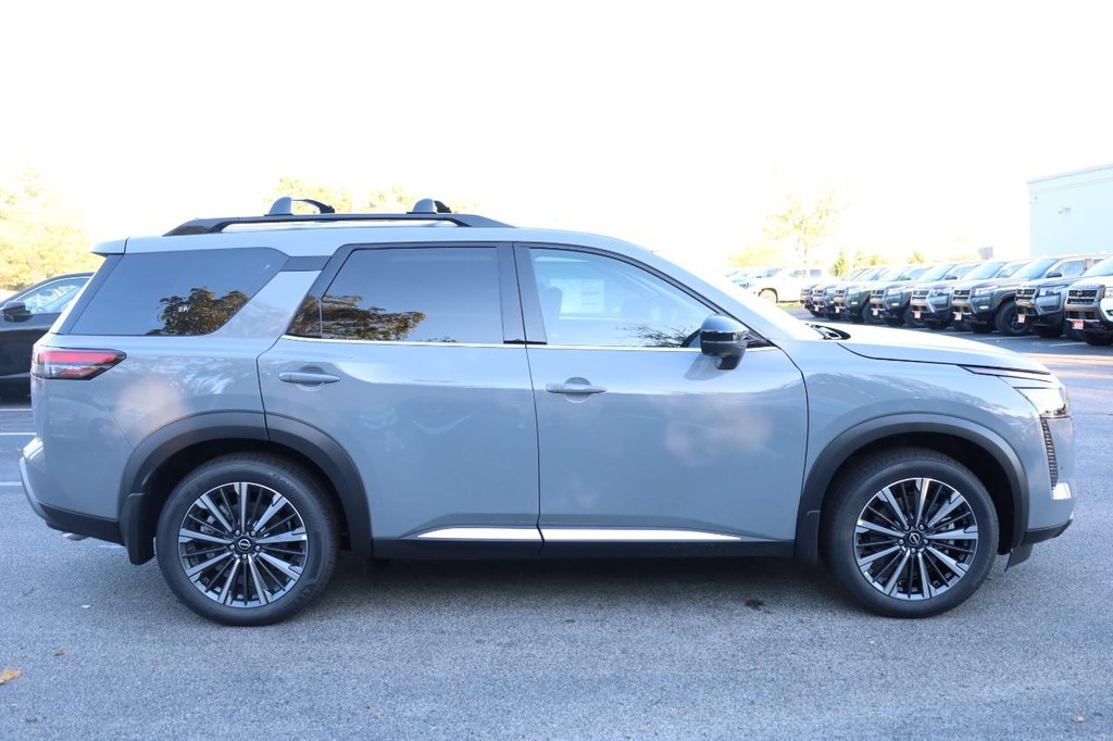 Nissan Pathfinder Vehicle Image 05