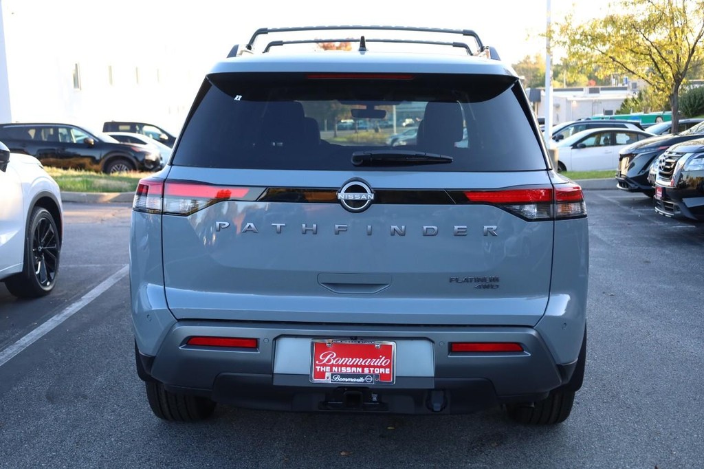 Nissan Pathfinder Vehicle Image 06