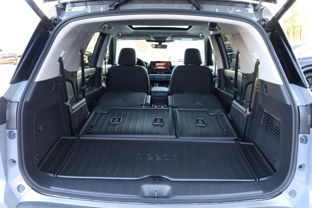 Nissan Pathfinder Vehicle Image 09