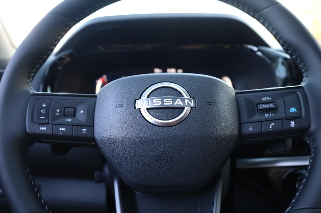Nissan Pathfinder Vehicle Image 12