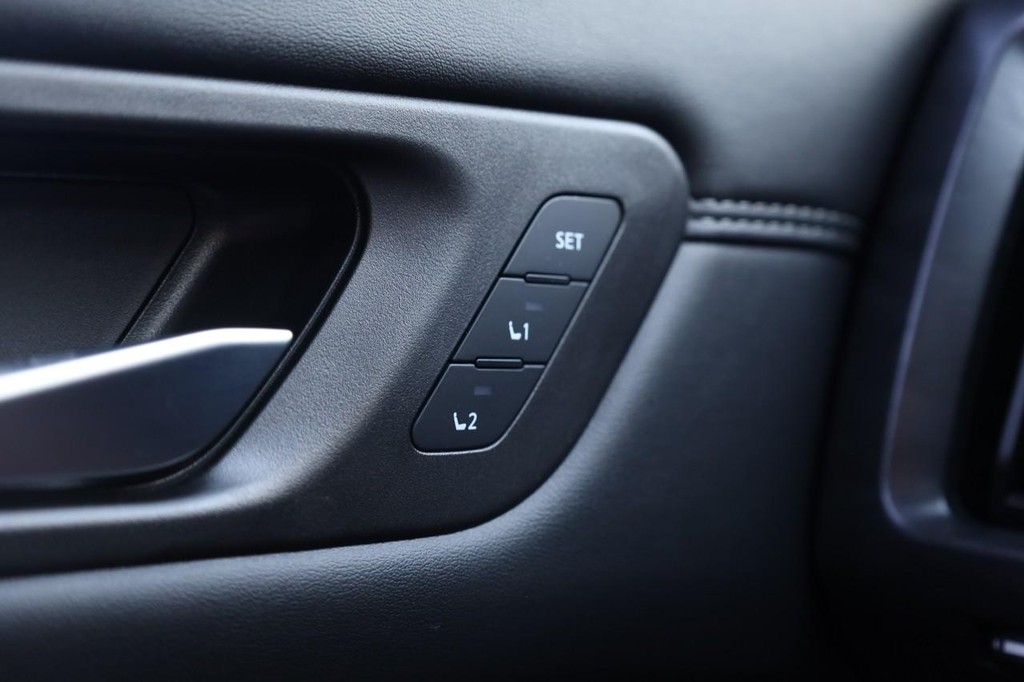 Nissan Pathfinder Vehicle Image 21