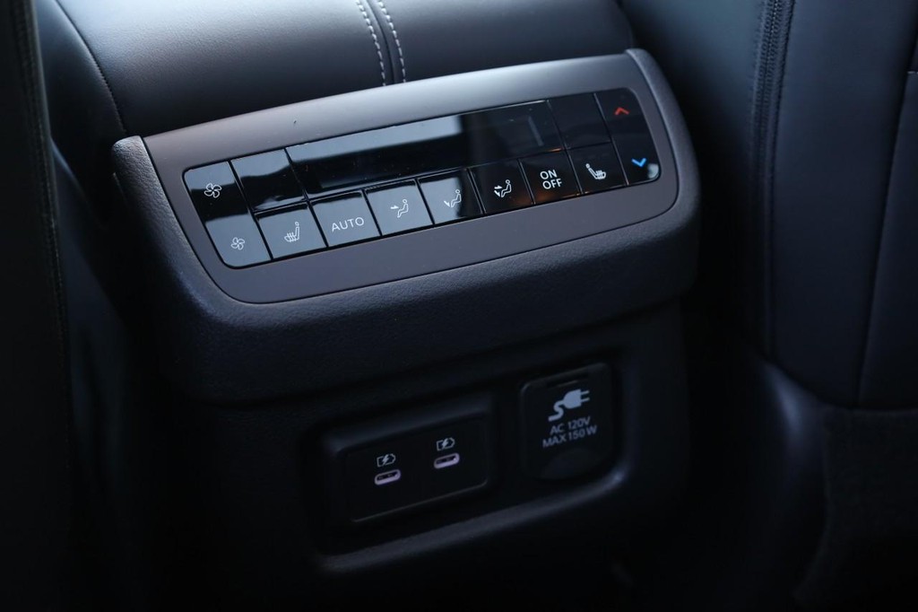 Nissan Pathfinder Vehicle Image 25