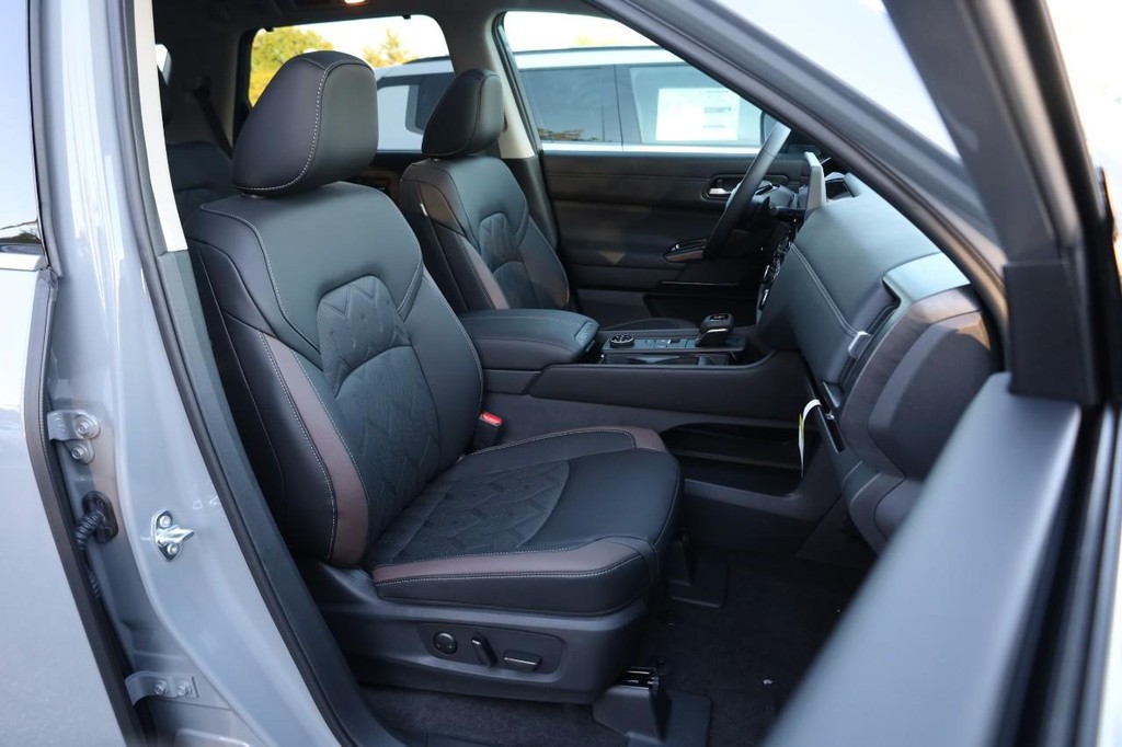 Nissan Pathfinder Vehicle Image 29