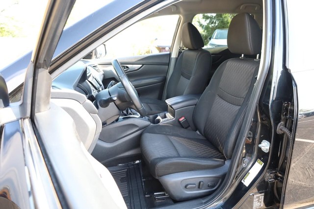 Nissan Rogue Vehicle Image 08