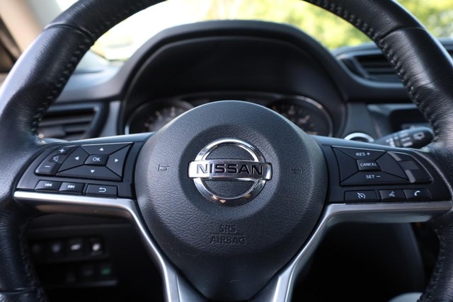 Nissan Rogue Vehicle Image 09