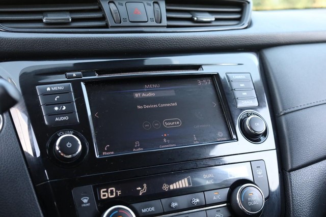 Nissan Rogue Vehicle Image 11