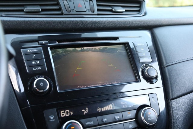Nissan Rogue Vehicle Image 12