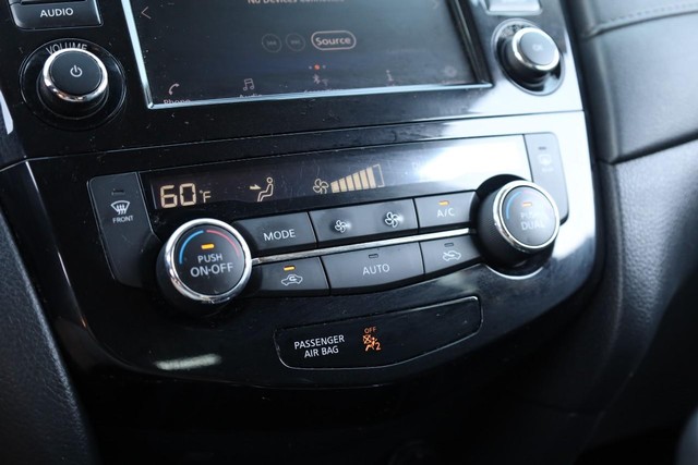 Nissan Rogue Vehicle Image 13