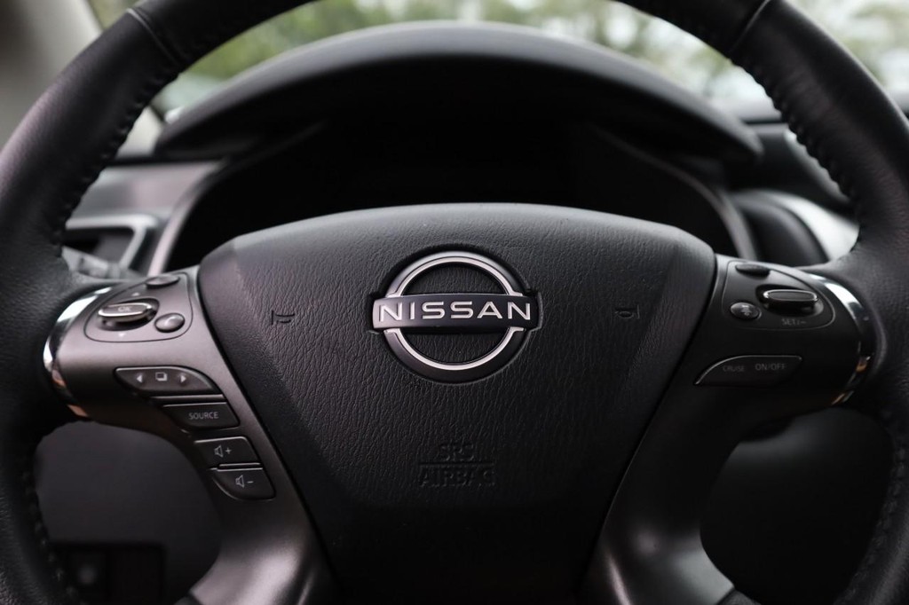 Nissan Murano Vehicle Image 09