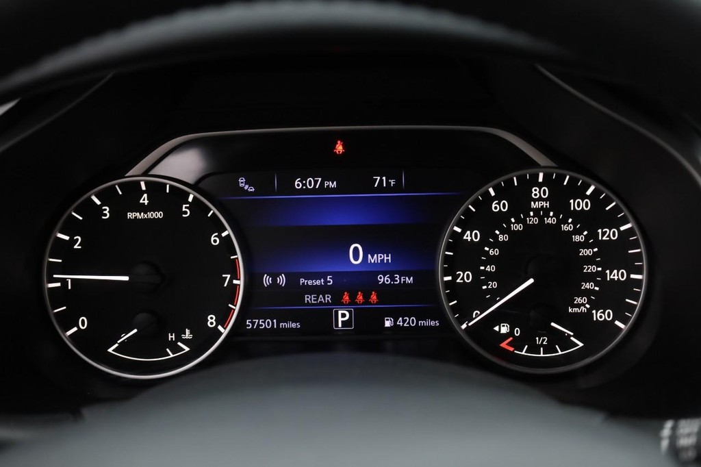 Nissan Murano Vehicle Image 10