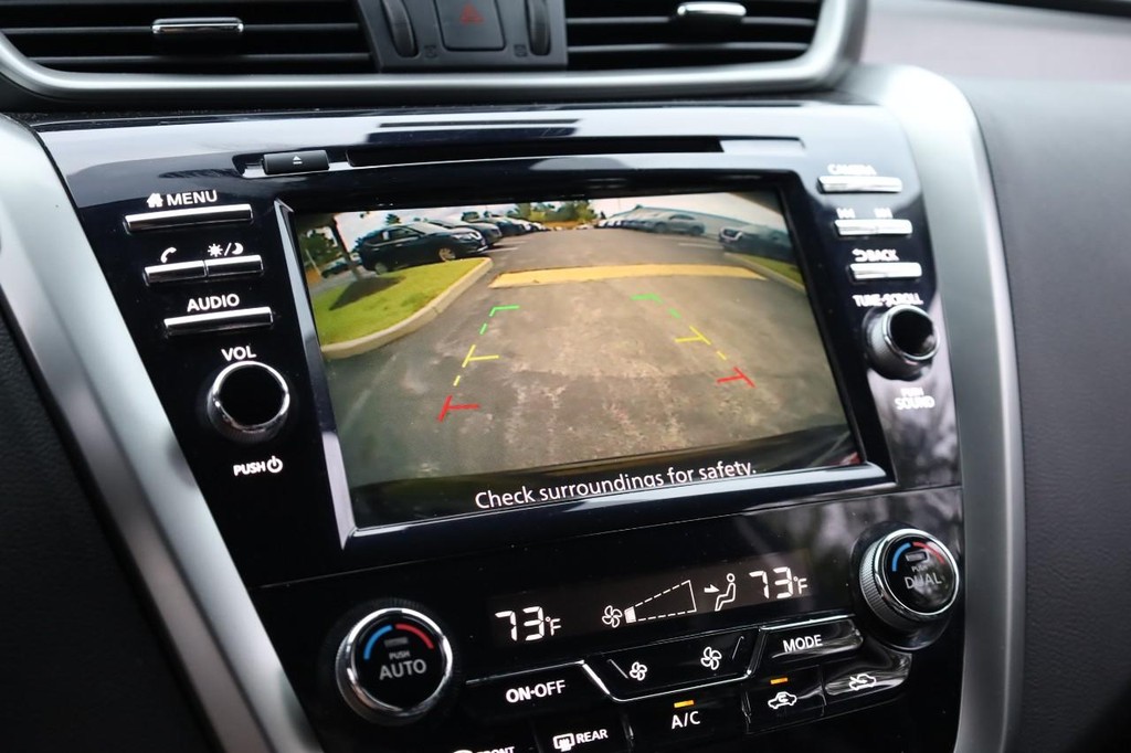 Nissan Murano Vehicle Image 12