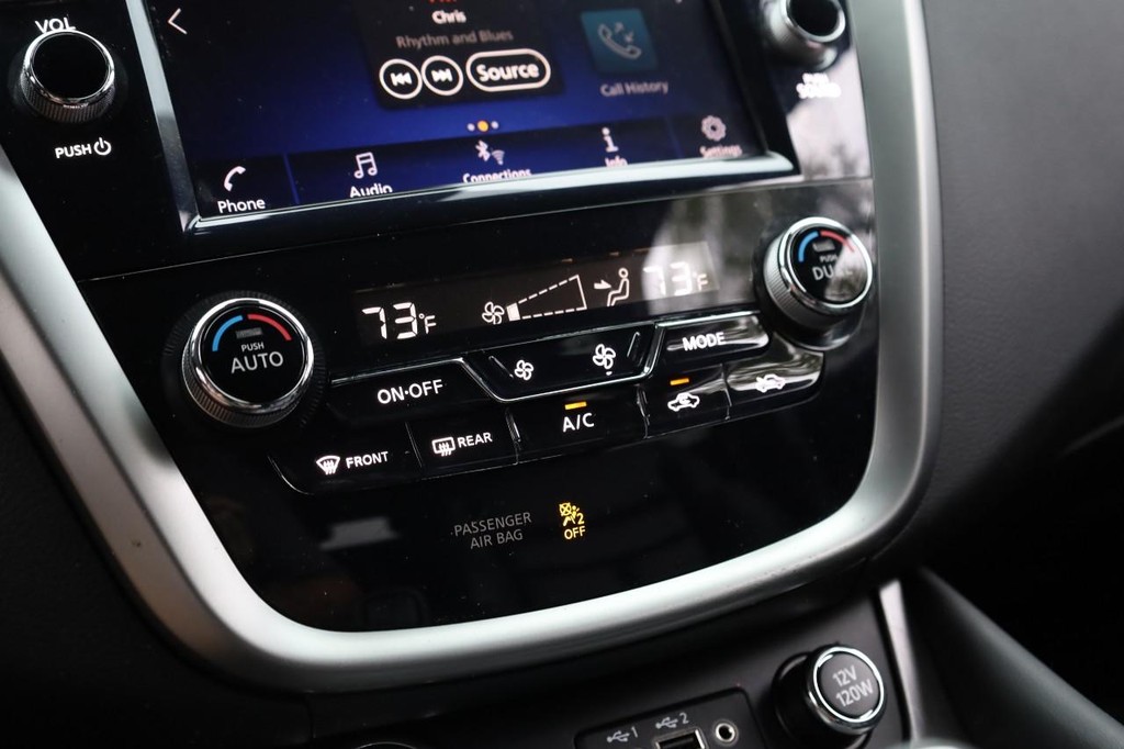 Nissan Murano Vehicle Image 13