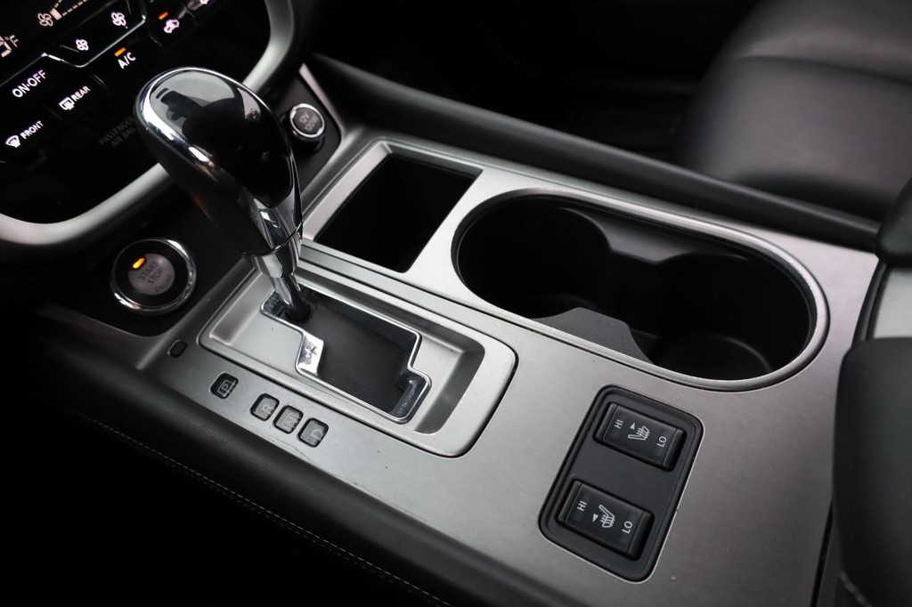 Nissan Murano Vehicle Image 15