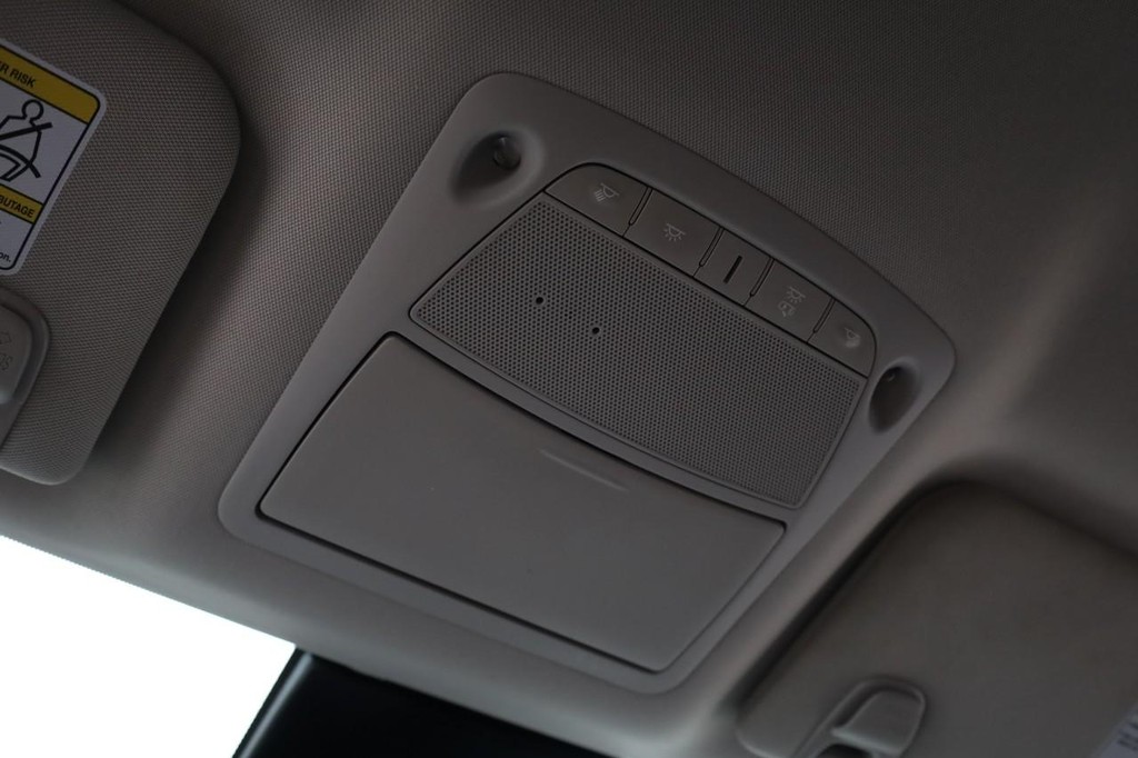 Nissan Murano Vehicle Image 16