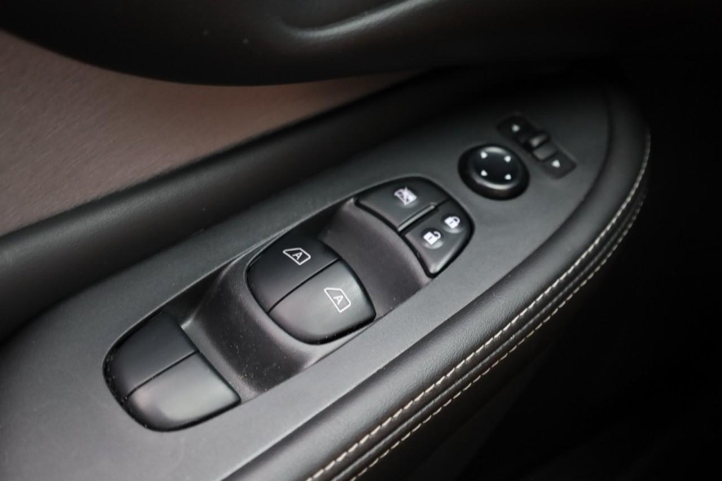 Nissan Murano Vehicle Image 17