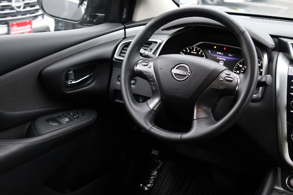 Nissan Murano Vehicle Image 22