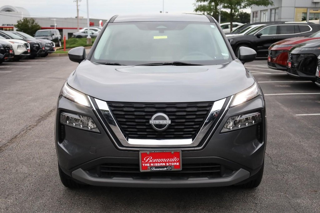 Nissan Rogue Vehicle Image 04