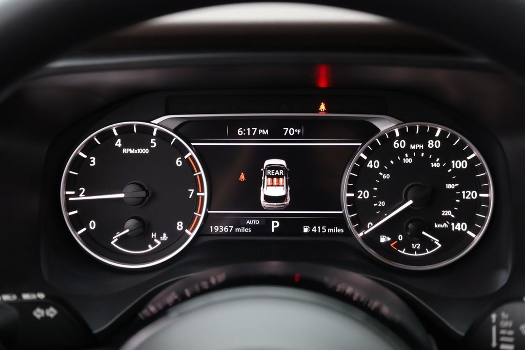 Nissan Rogue Vehicle Image 10