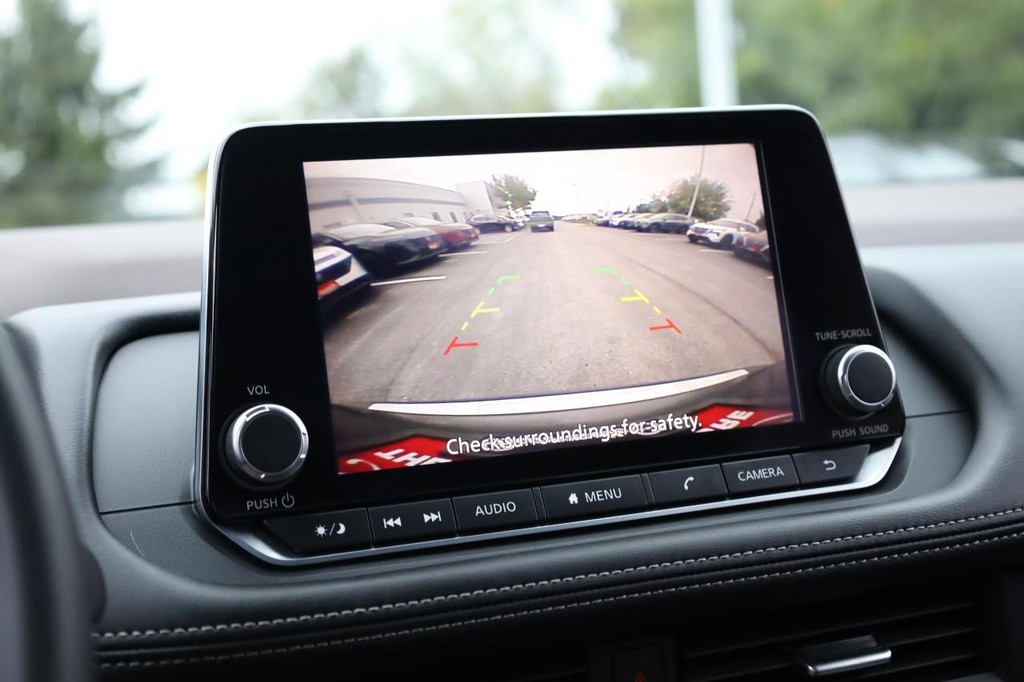 Nissan Rogue Vehicle Image 12