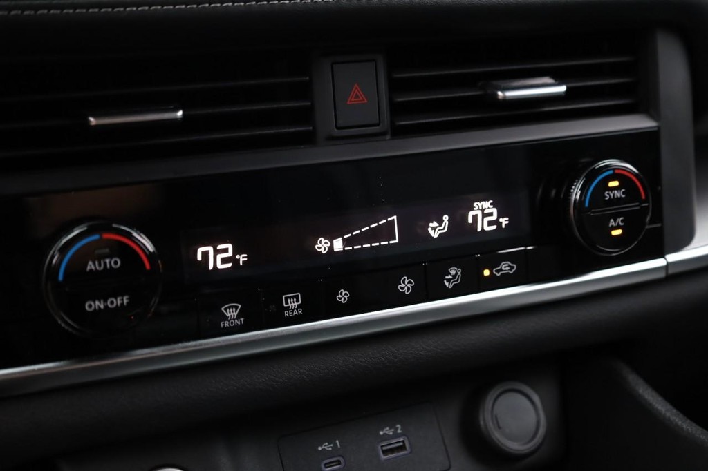 Nissan Rogue Vehicle Image 13