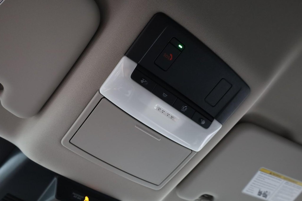 Nissan Rogue Vehicle Image 16