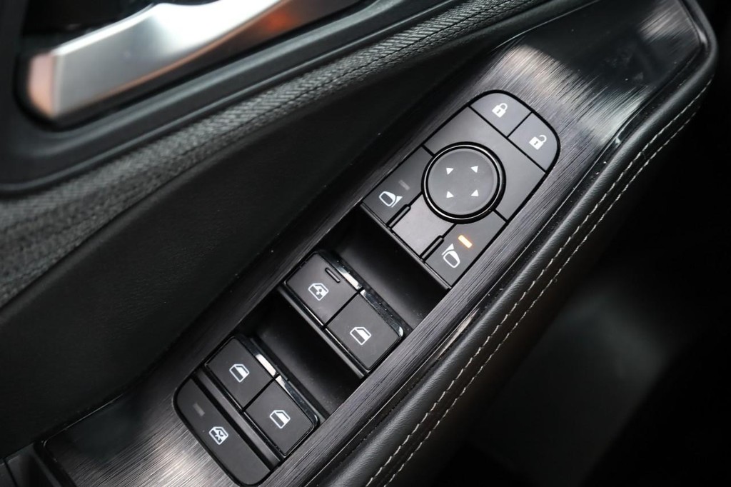 Nissan Rogue Vehicle Image 17