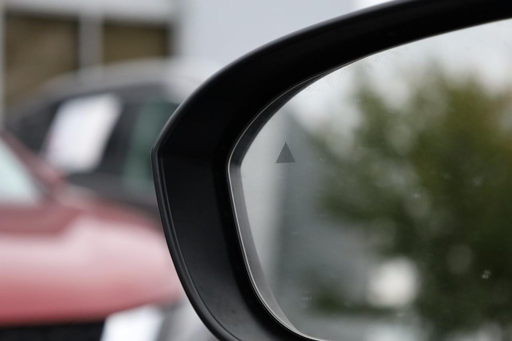 Nissan Rogue Vehicle Image 19