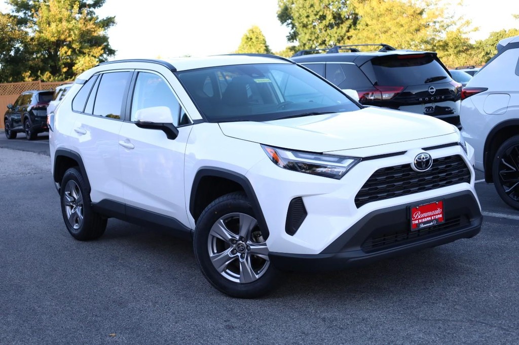 Toyota RAV4 Vehicle Image 02