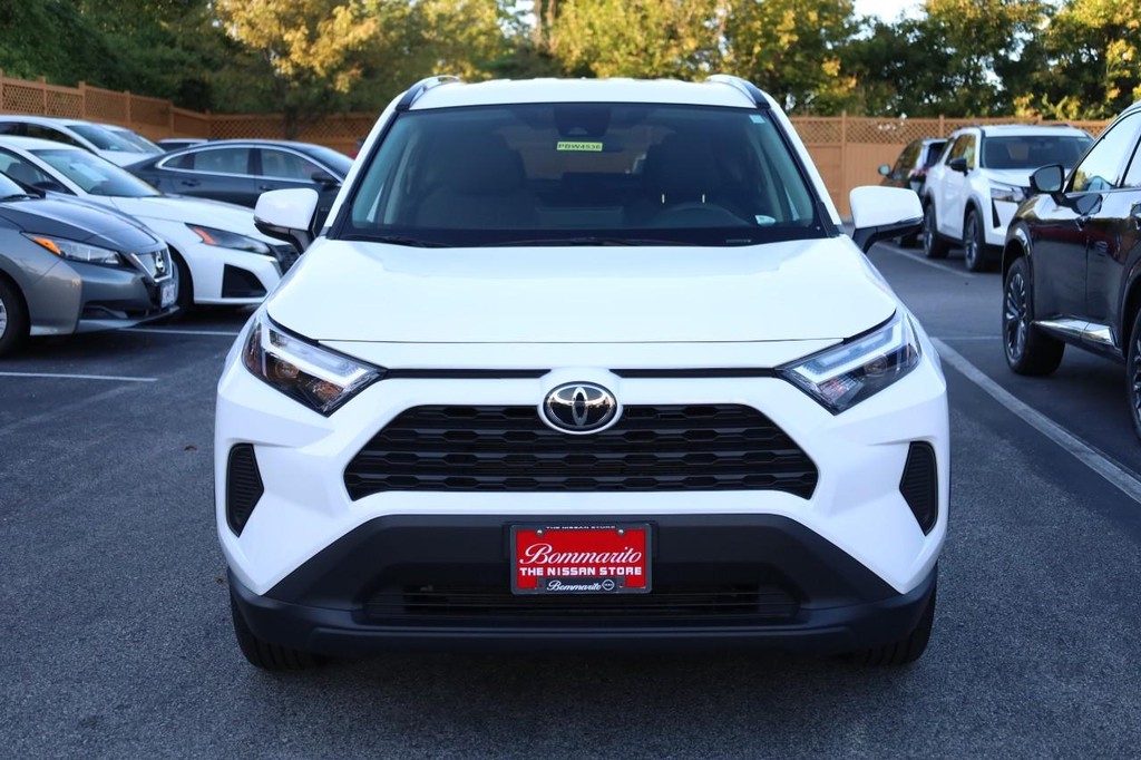 Toyota RAV4 Vehicle Image 04