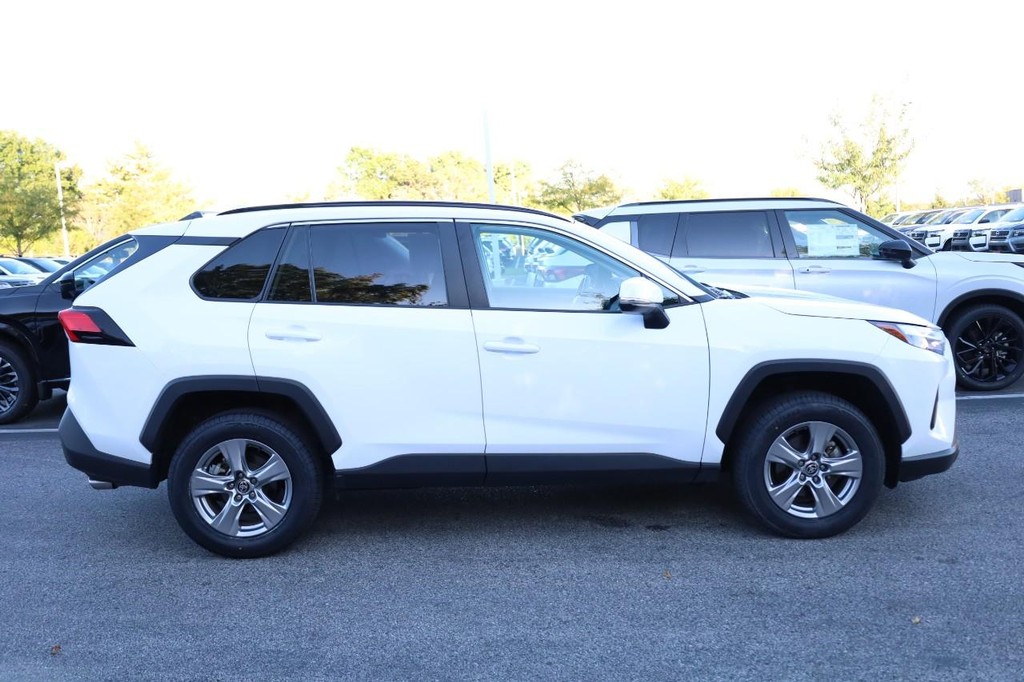 Toyota RAV4 Vehicle Image 05