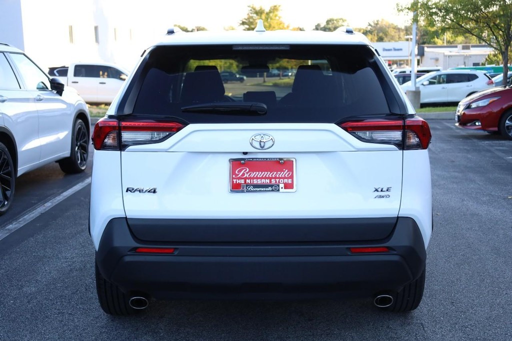 Toyota RAV4 Vehicle Image 06