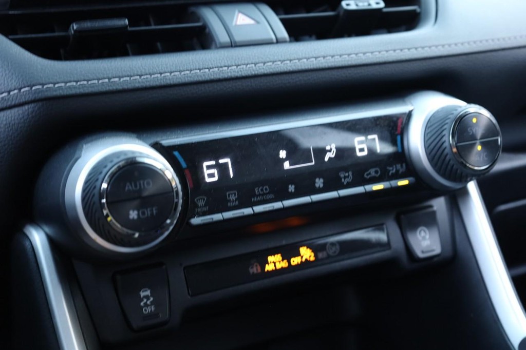 Toyota RAV4 Vehicle Image 14