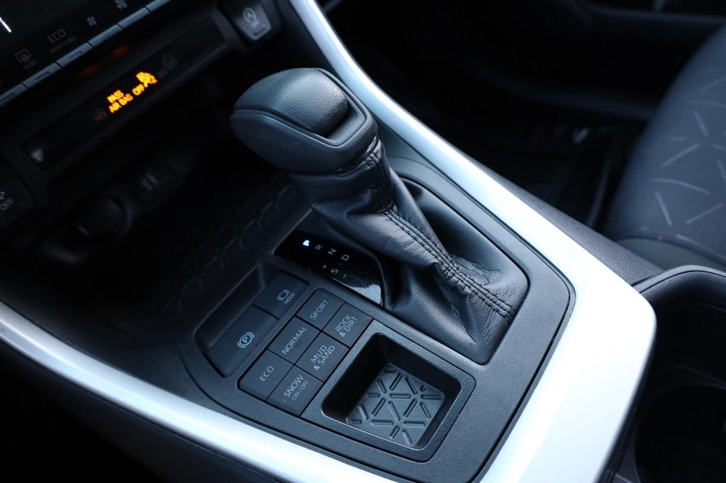 Toyota RAV4 Vehicle Image 16