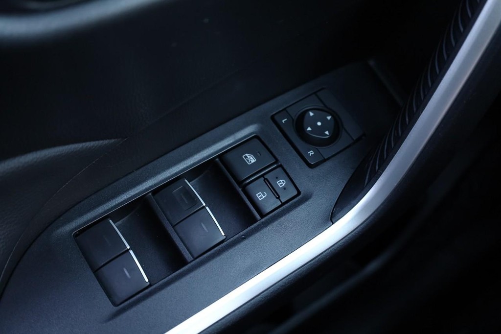 Toyota RAV4 Vehicle Image 18