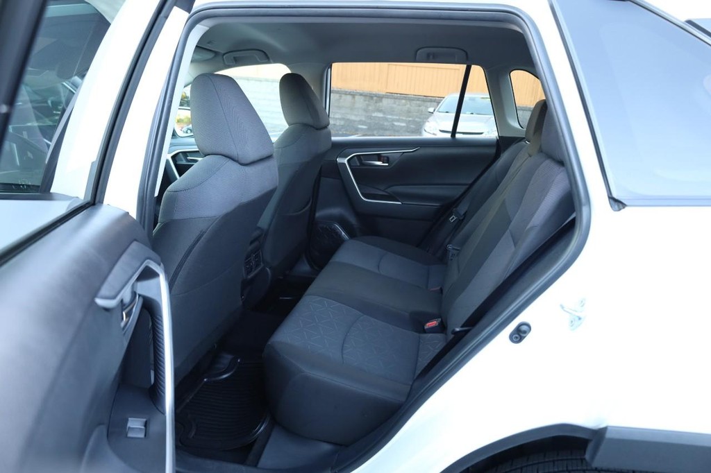 Toyota RAV4 Vehicle Image 21