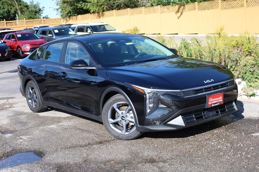 Kia K4 Vehicle Image 02