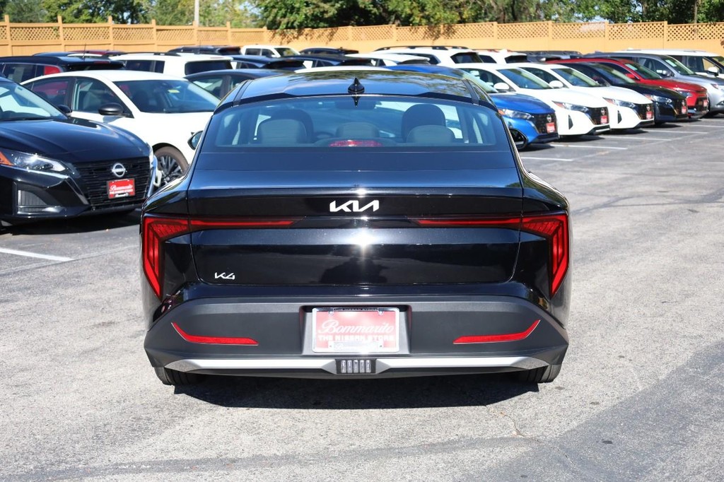 Kia K4 Vehicle Image 06
